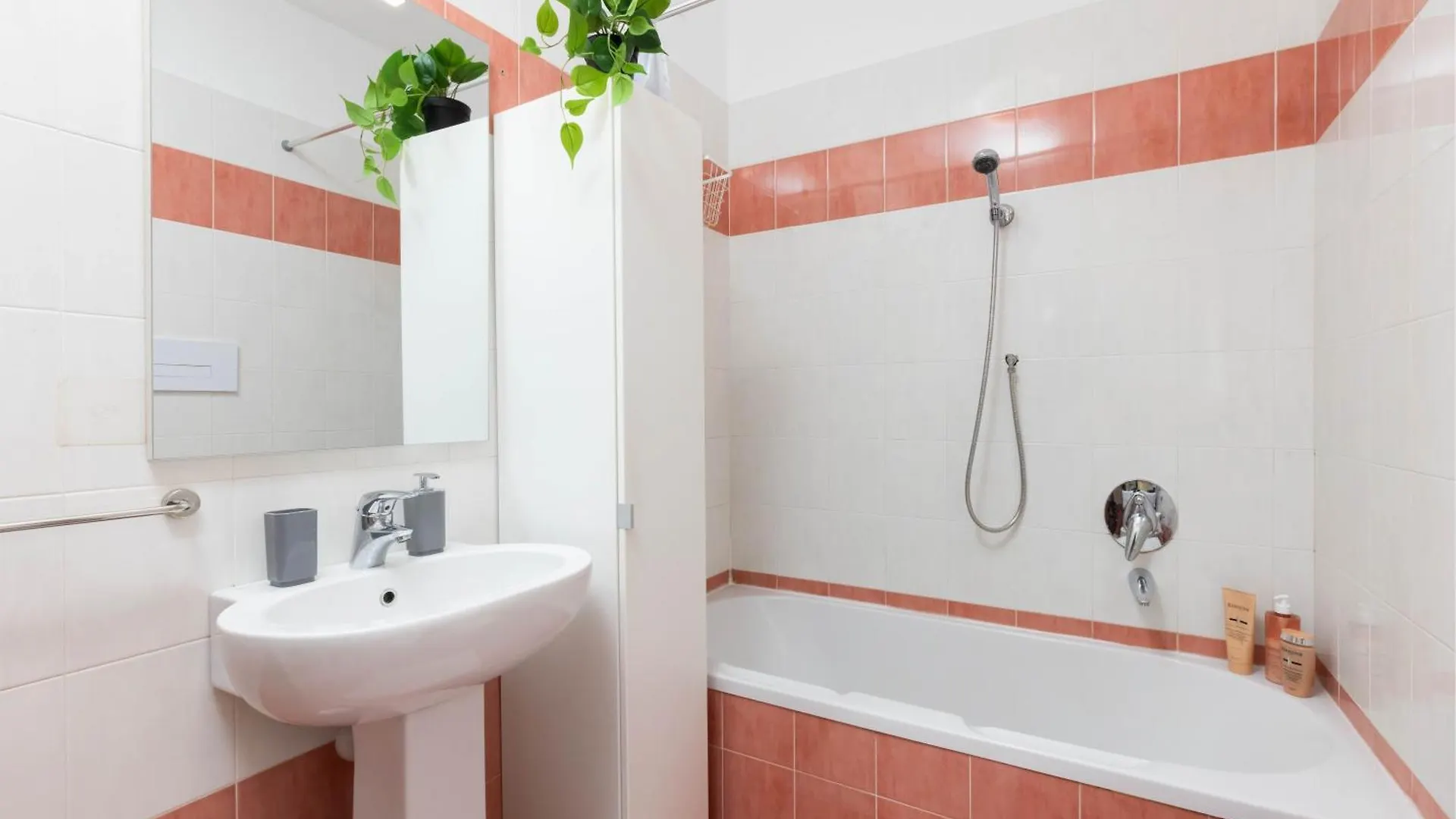 Terrace Milan Con Parcheggio Incluso Apartment Italy