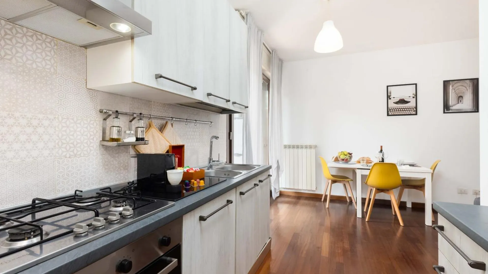 Terrace Milan Con Parcheggio Incluso Apartment 0*,  Italy
